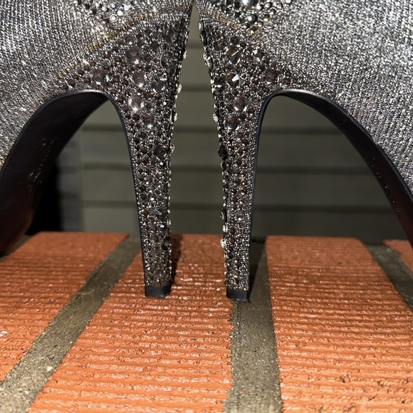 Jessica Simpson platform pump. Size 7. - Picture 4 of 9